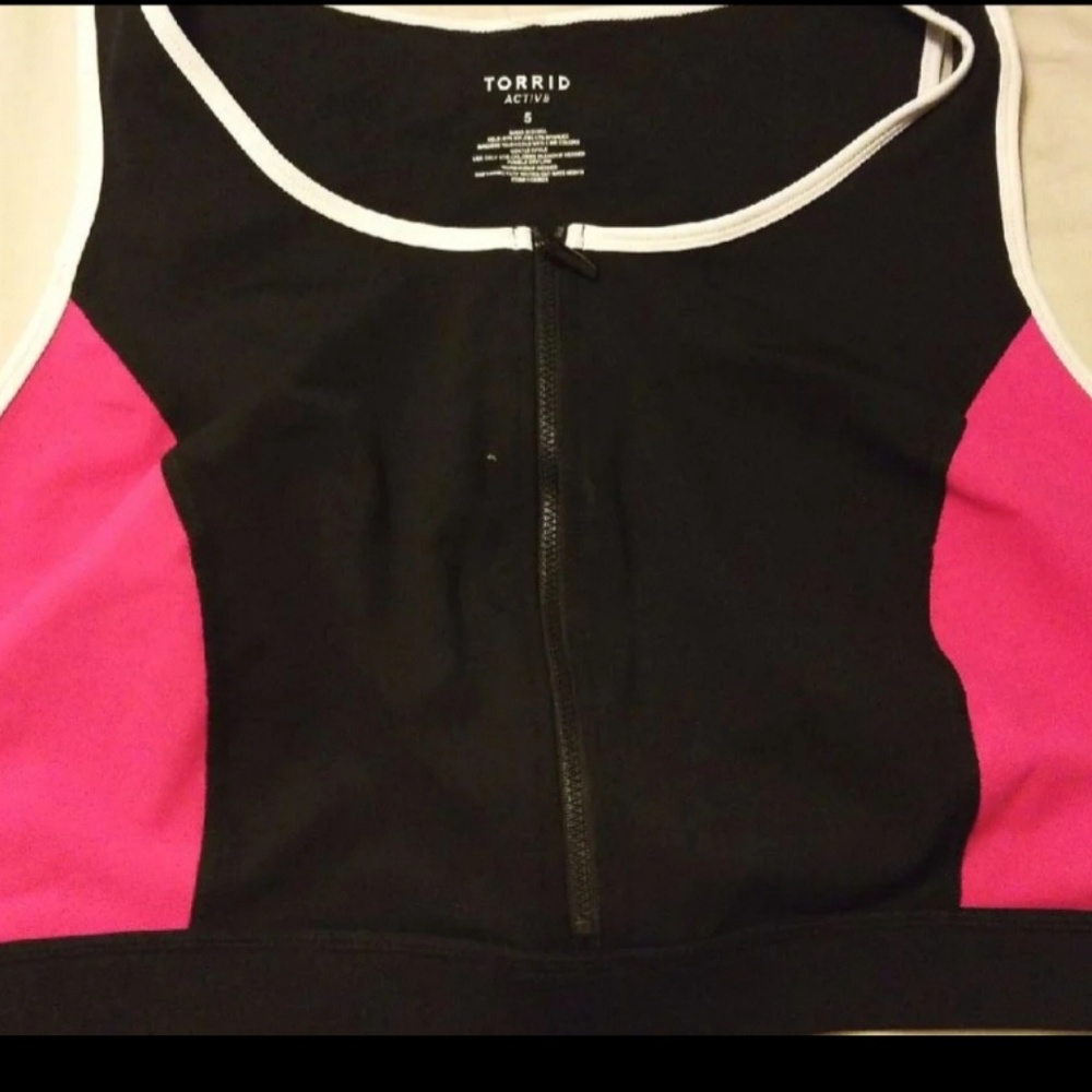 NWT 5x torrid sports bra